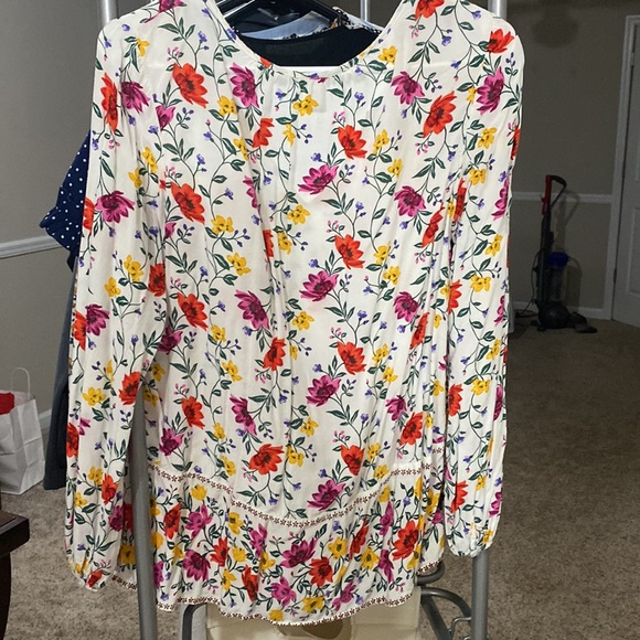 Women’s Floral Top - Picture 2 of 2